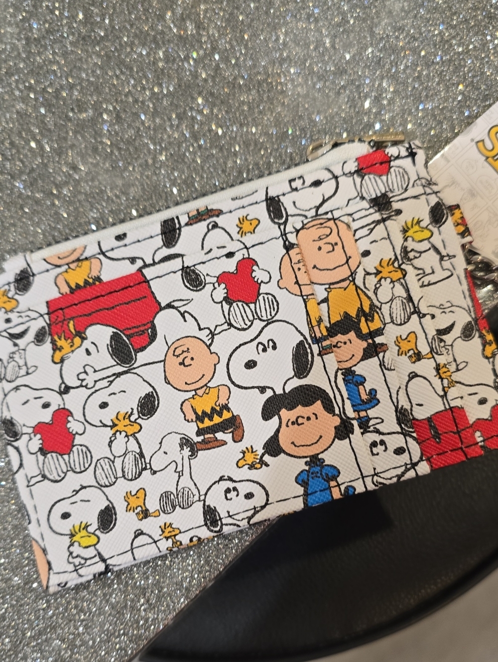Peanuts Wallet Keychain - Picture 5 of 6